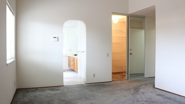 Building Photo - 3591 Woodley Dr