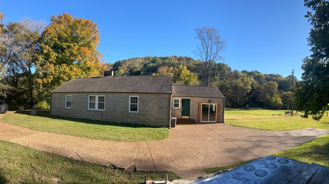 Building Photo - Quaint home on beautiful 2 acres!