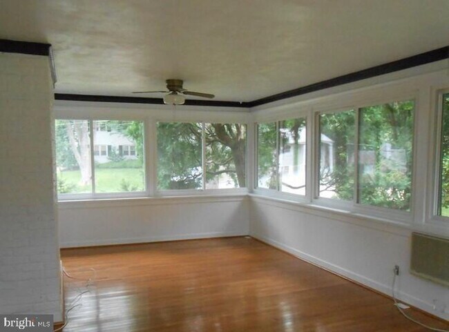 Building Photo - Impressive North Arlington Home with Abund...