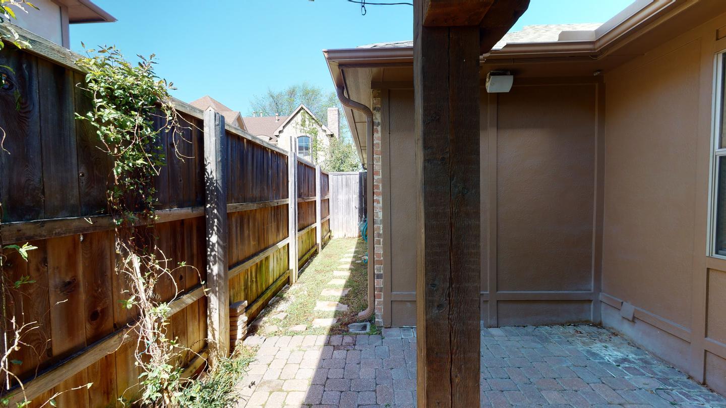 Building Photo - Elegant Central Dallas home 2.5 blocks from Knox-Henderson