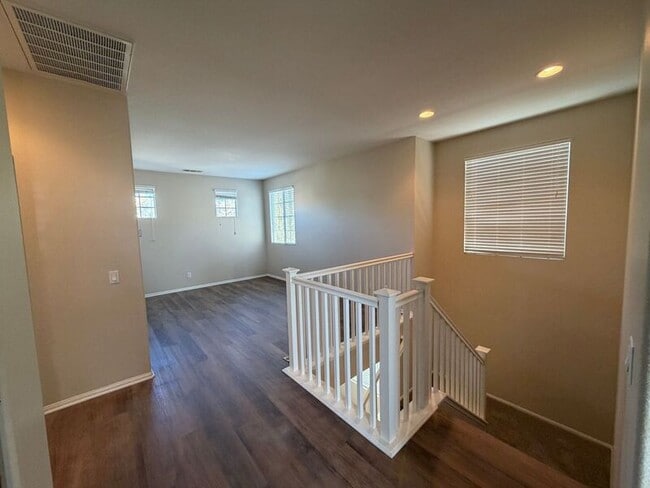 Building Photo - 40184 Annapolis Dr