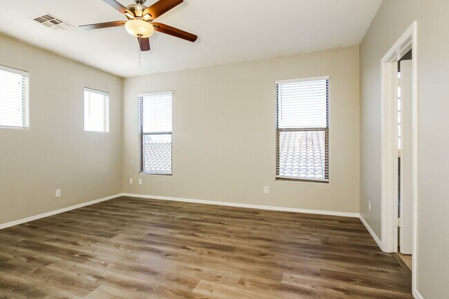 Building Photo - 11809 W Hopi St