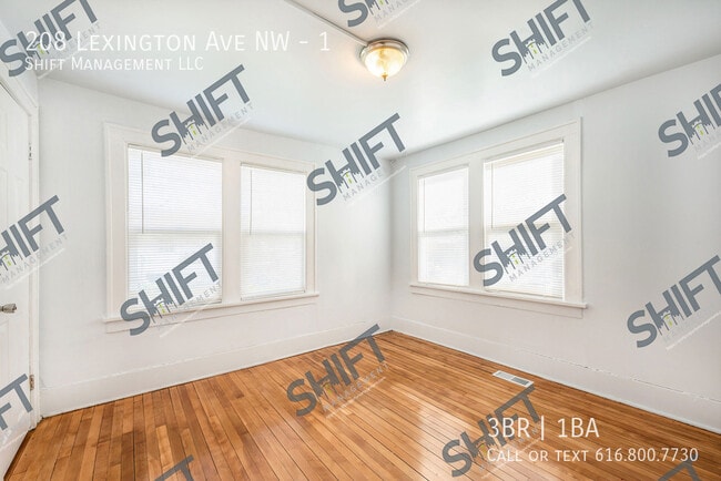 Building Photo - 208 Lexington Ave NW