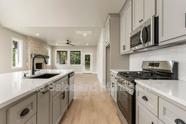 Building Photo - 4136 Abbey Pk Dr