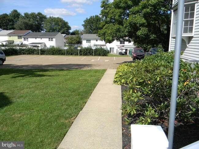 Building Photo - 2 S View Rd