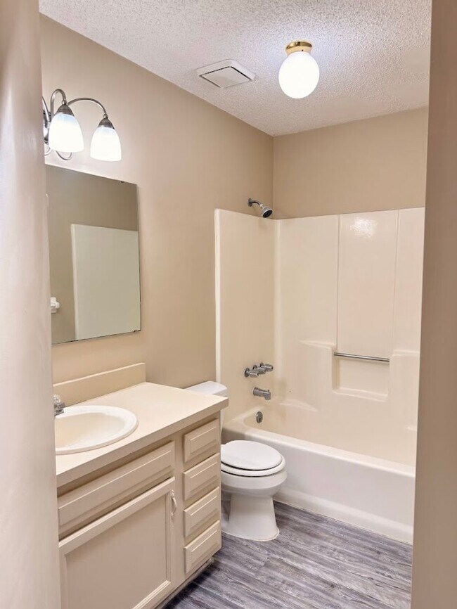 Building Photo - 114 Leeward Ct