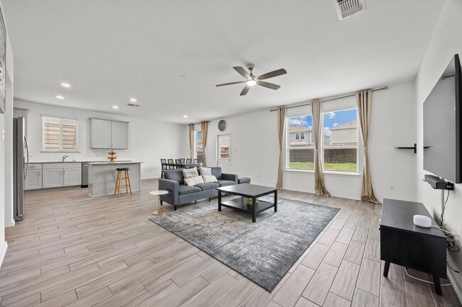 Building Photo - 124 Banyon Dr