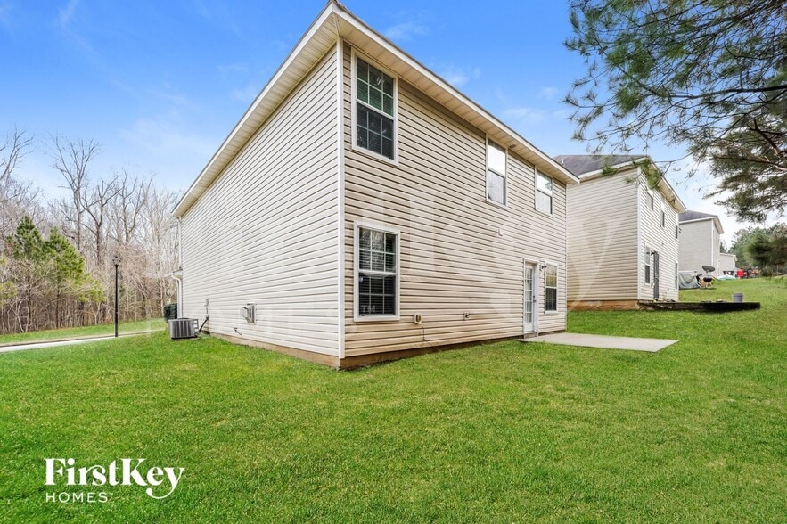 Building Photo - 5440 Bluegrass Dr