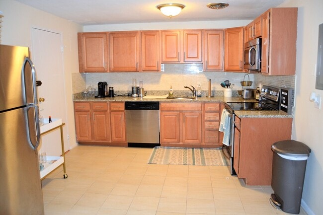 Building Photo - 110 Babcock St