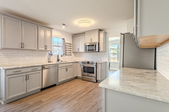 Building Photo - Walkerton Home