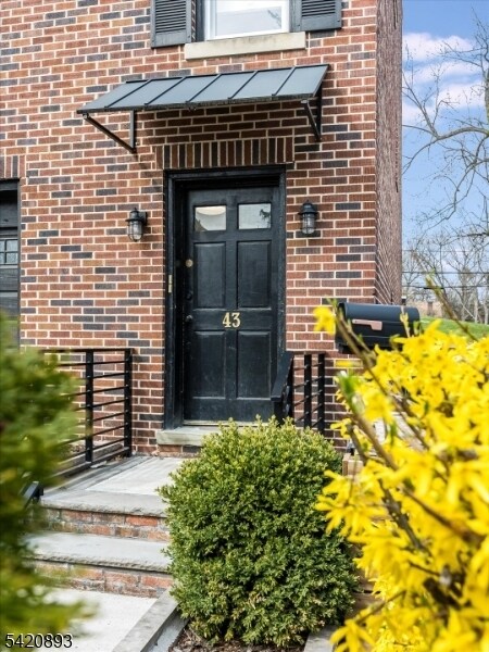 Building Photo - 43 Pleasant Way