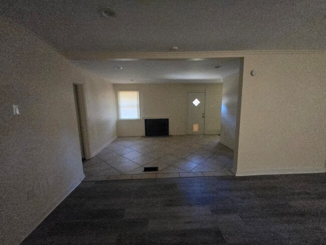 Building Photo - 3985 Roxbury Rd