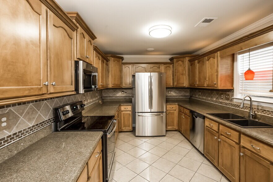 Building Photo - 4235 St Anne Cove