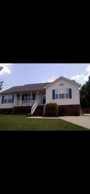 Building Photo - 213 Chapwith Rd