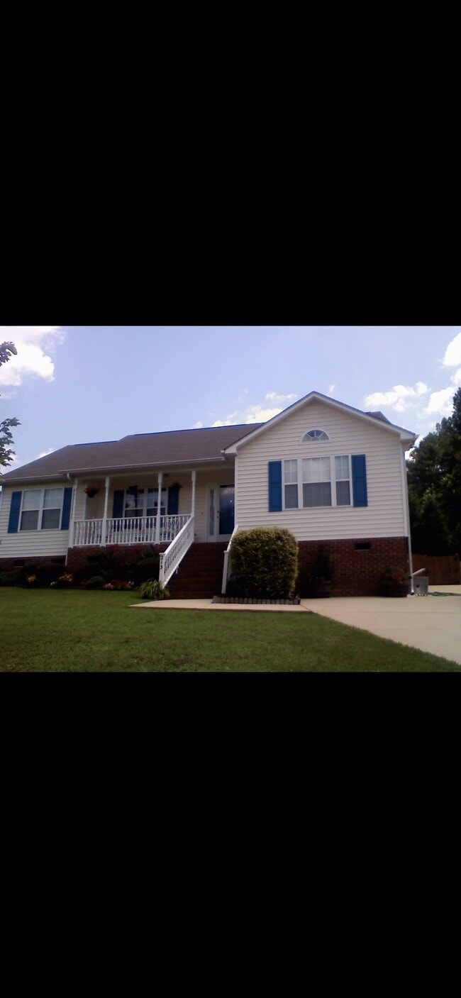 Building Photo - 213 Chapwith Rd