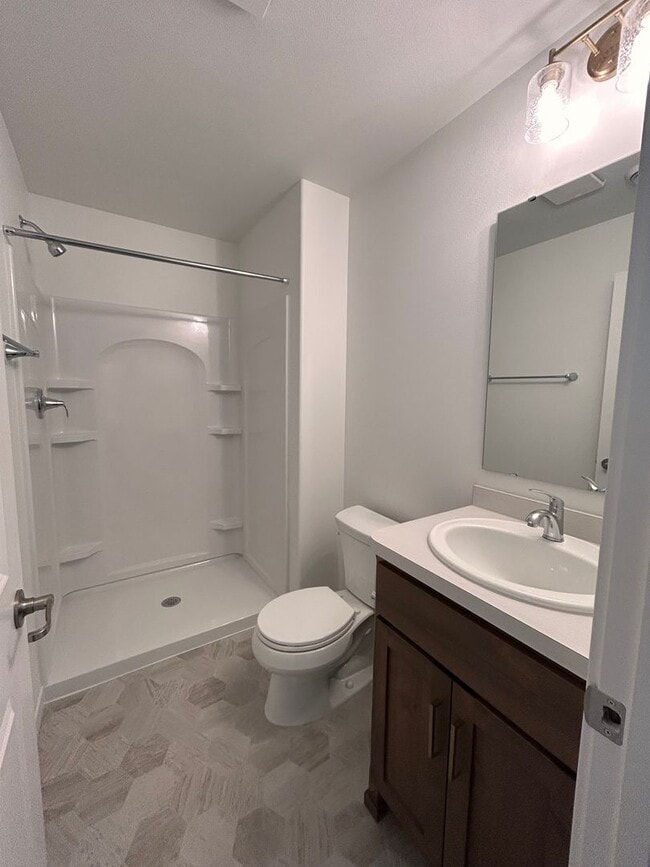 Building Photo - 3 Bed 3 Bath TownHome