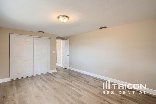 Building Photo - 10289 128th Terrace N