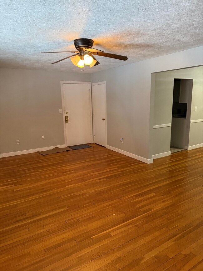 Building Photo - 4 Brook Rd