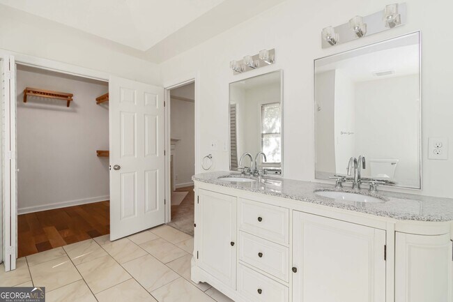 Building Photo - 2308 Defoors Ferry Rd NW