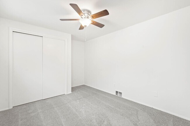 Building Photo - AVAILABLE OCT 1ST!! BEAUTIFUL 4 BEDROOM IN...