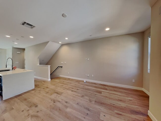 Building Photo - Prescott Townhouse 2/2.5 Available Now!