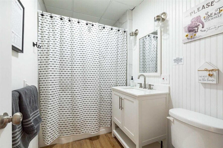 Building Photo - 48 Columbia St