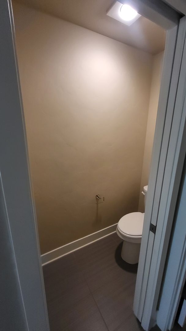 Building Photo - 3 Bed 2.5 bath plus bonus-Fenced-corner lo...