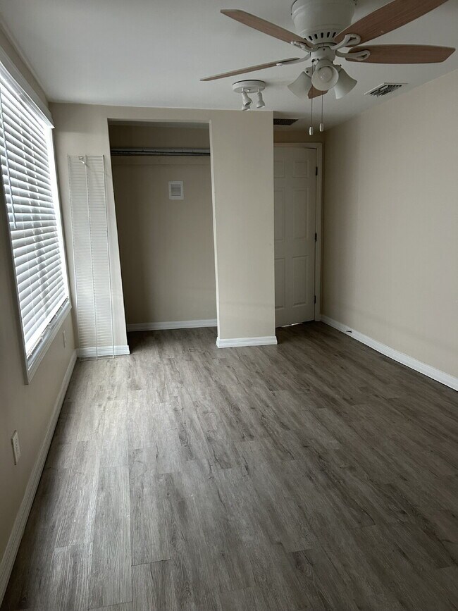 Building Photo - Fall in love with this beautifully maintained 3BR/2BA home!