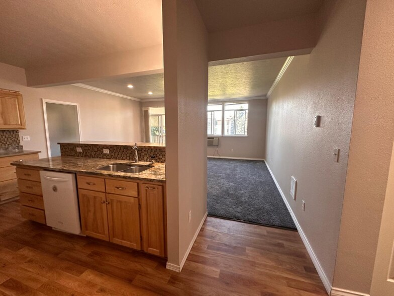 Building Photo - 22855 E Country Vista Dr