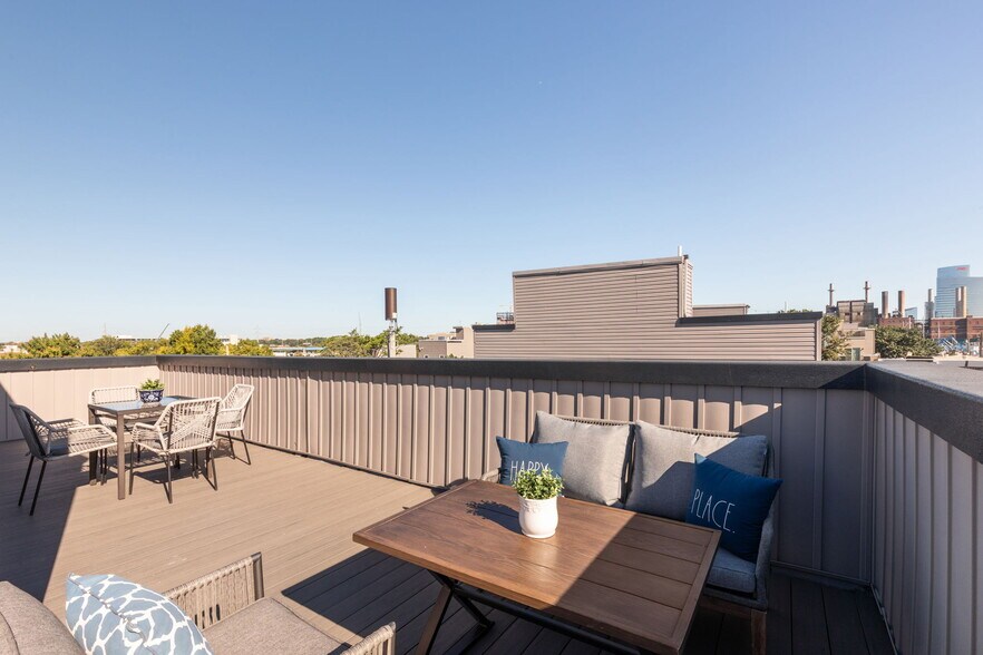 Building Photo - 1325 S Dover St