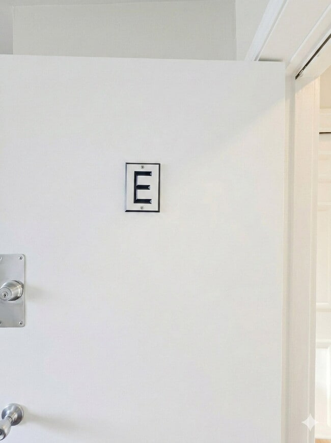 Building Photo - Upgrade Your Lifestyle, Not Your Budget – No Security Deposit Required!