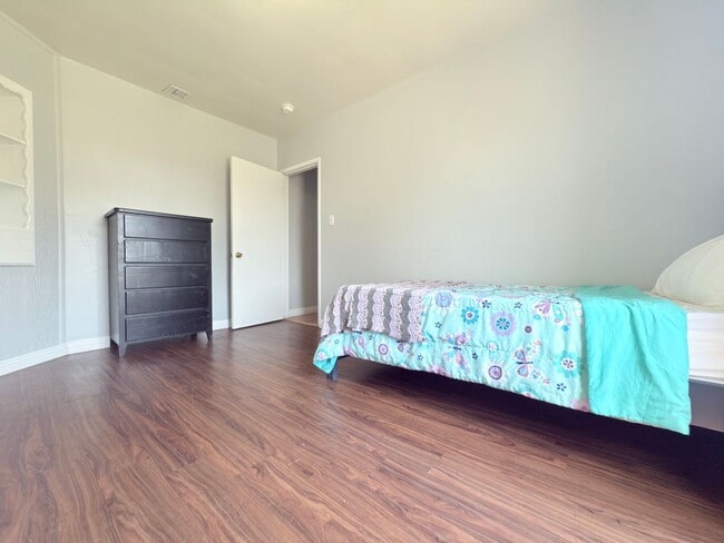 Building Photo - 16656 Nordhoff St