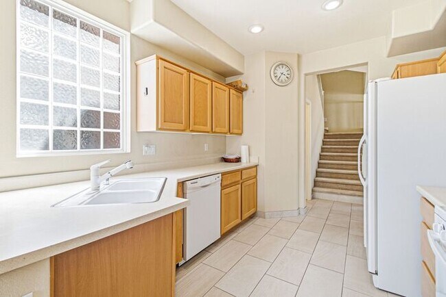 Building Photo - Spacious Mountains Edge Home with 4 Bedrooms & 2-Car Garage