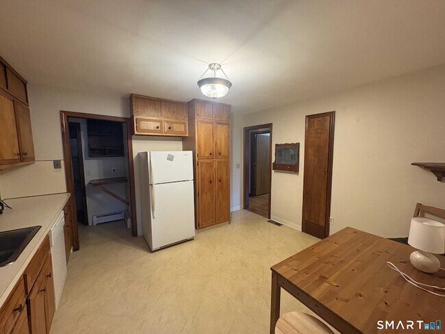 Building Photo - 16 Raymond Rd