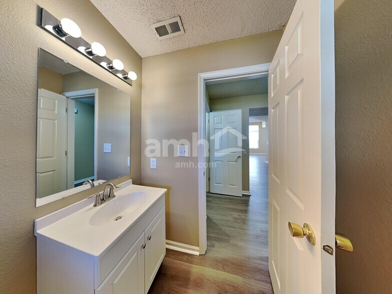 Building Photo - 1721 Blue Lake Dr