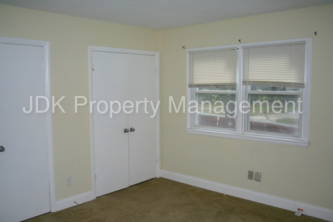 Building Photo - Apartment 2 of Mebane Downs Townhomes