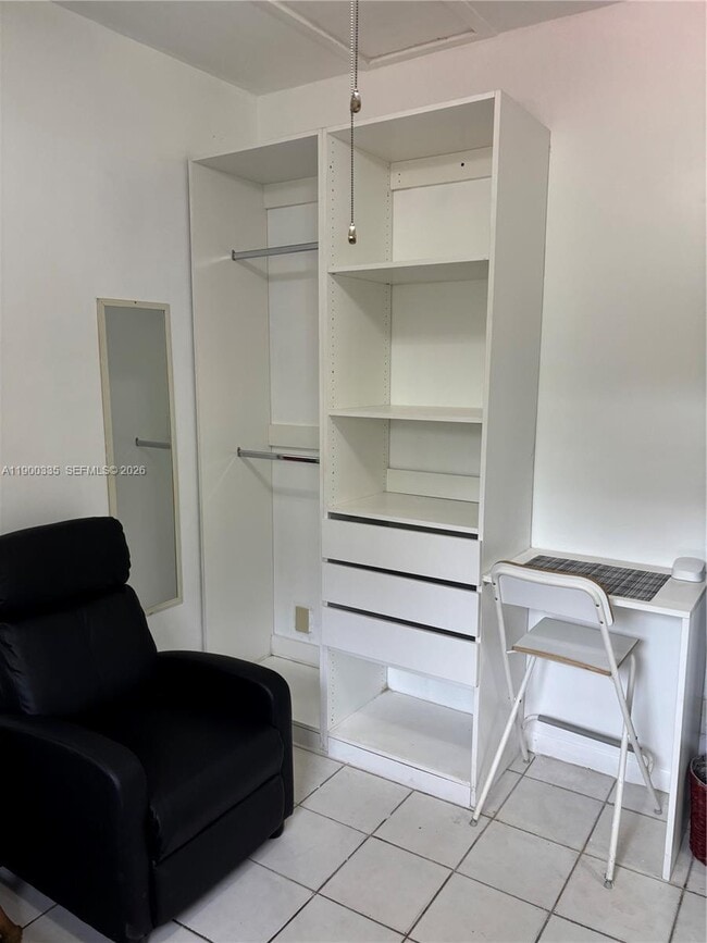 Building Photo - 6102 SW 58th St