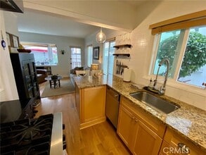 Building Photo - 319 Bayview Dr