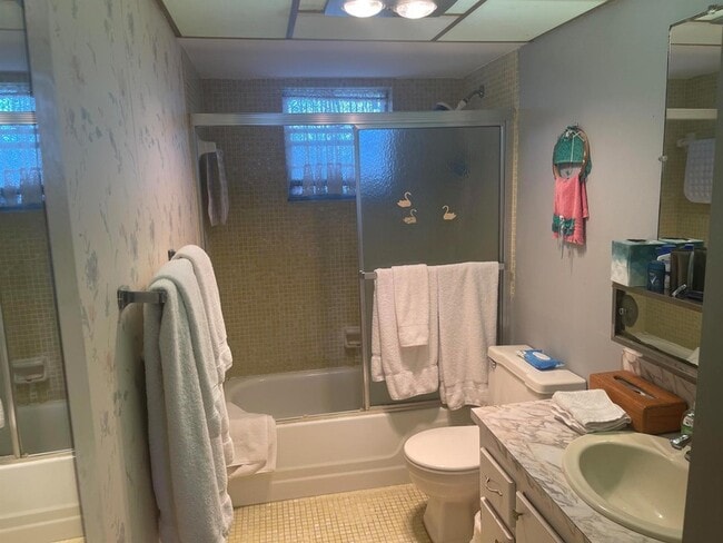 Building Photo - 4 Greenway Village N