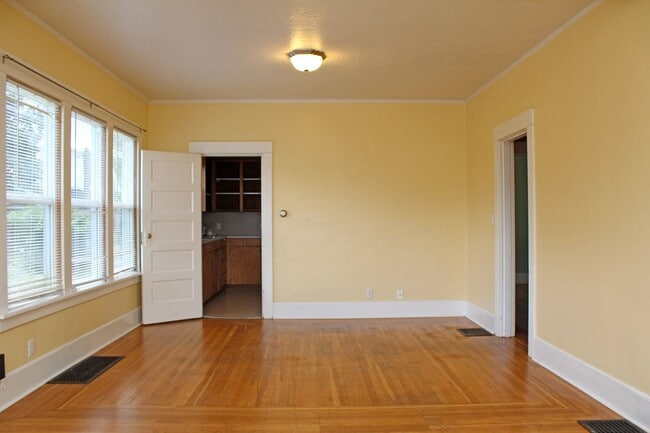 Building Photo - 2257 SE 43rd Ave