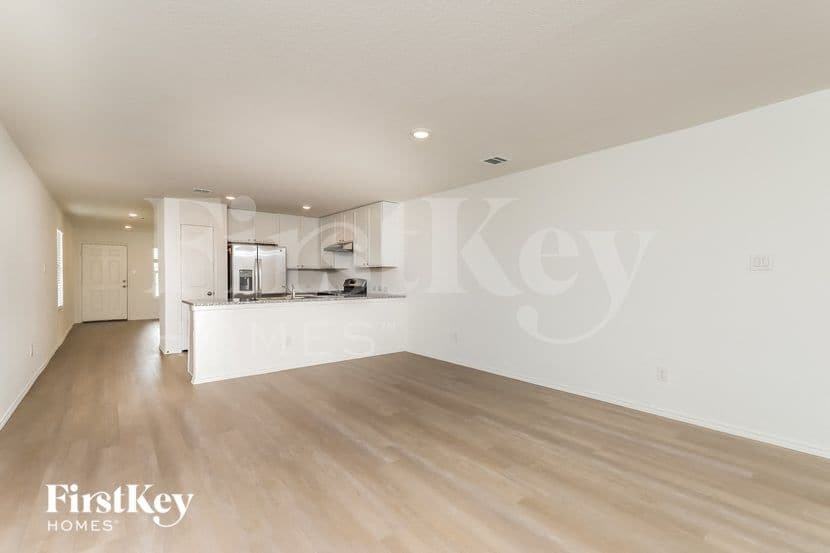 Building Photo - 10610 McClintock Dr