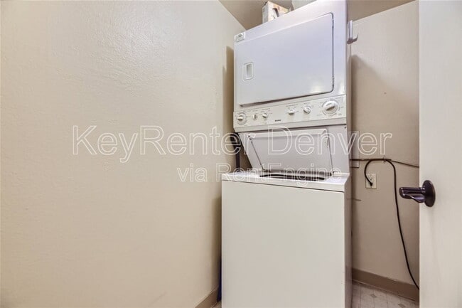 Building Photo - 9727 E Peakview Ave