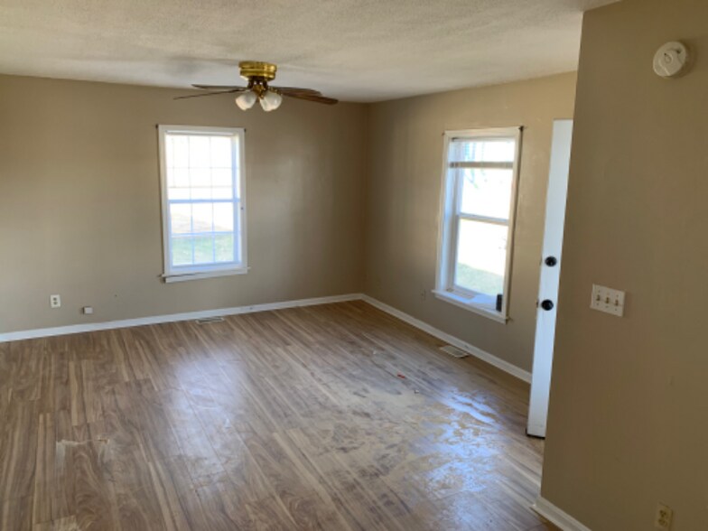 Building Photo - 728 Watt St