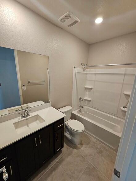 Upstairs Bathroom 2 - 5382 Shenandoah Valley Ln