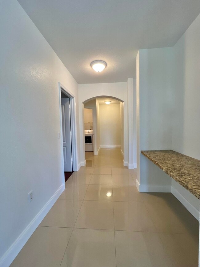 Building Photo - 1110 Belmont Pl