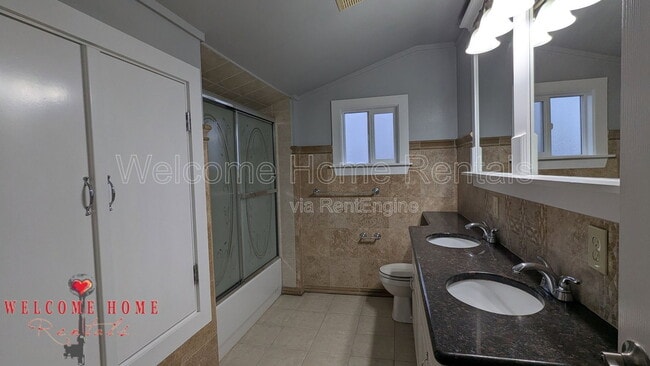 Building Photo - 4520 S Thompson Ave