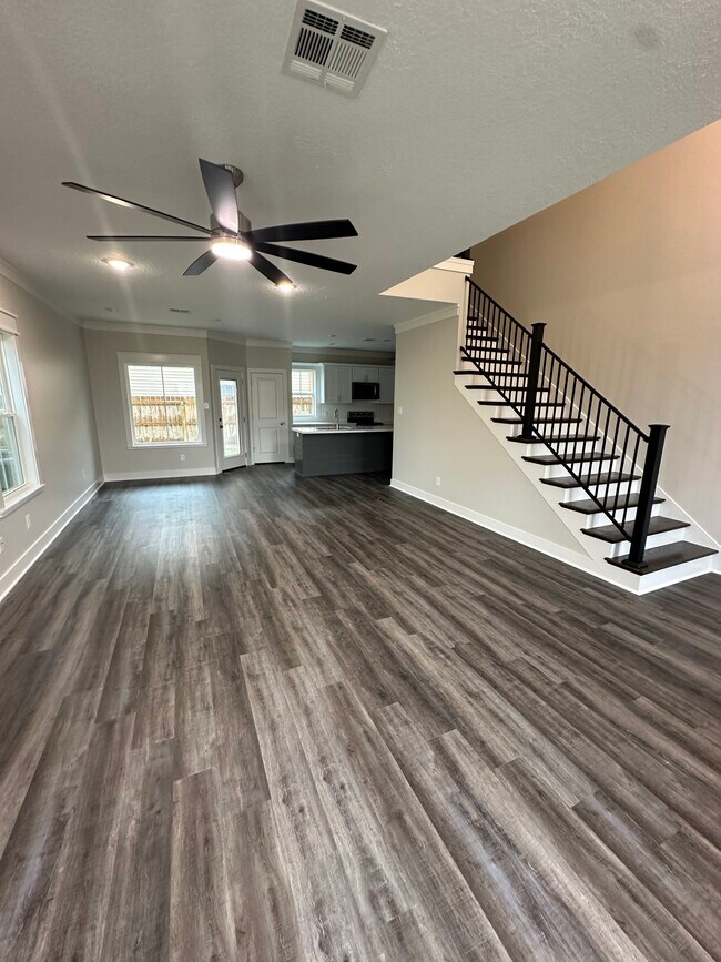 Building Photo - 1713 Bilbo St