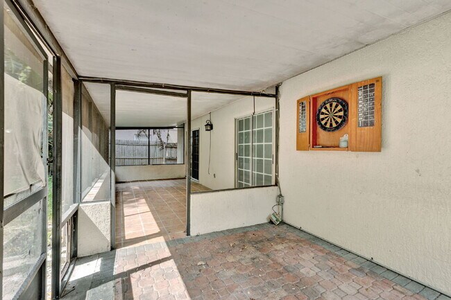 Building Photo - "Charming 3-Bed Oasis with 2 Baths and Spacious 1,310 Sq. Ft. in Orlando!"