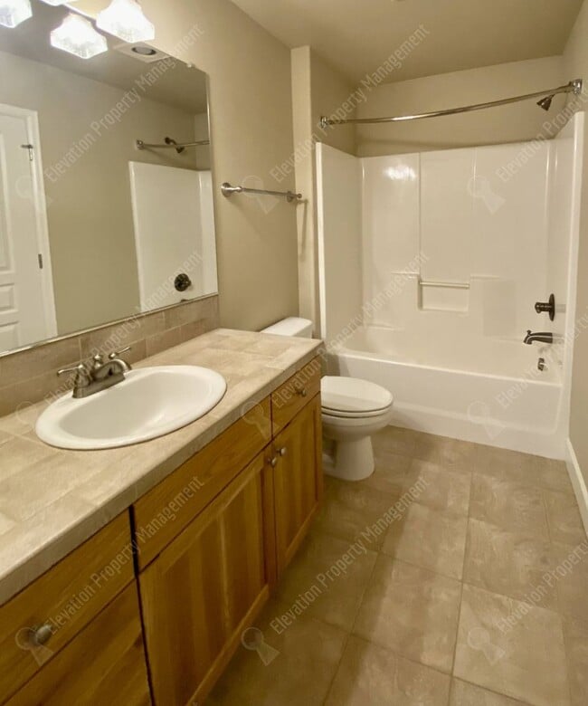 Building Photo - 3-BR Craftsman Home in NW Bend- Boyd Acres