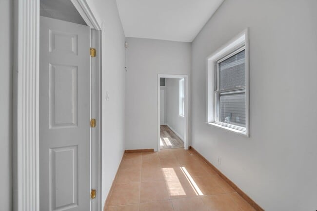 Building Photo - 322 Webster Ave